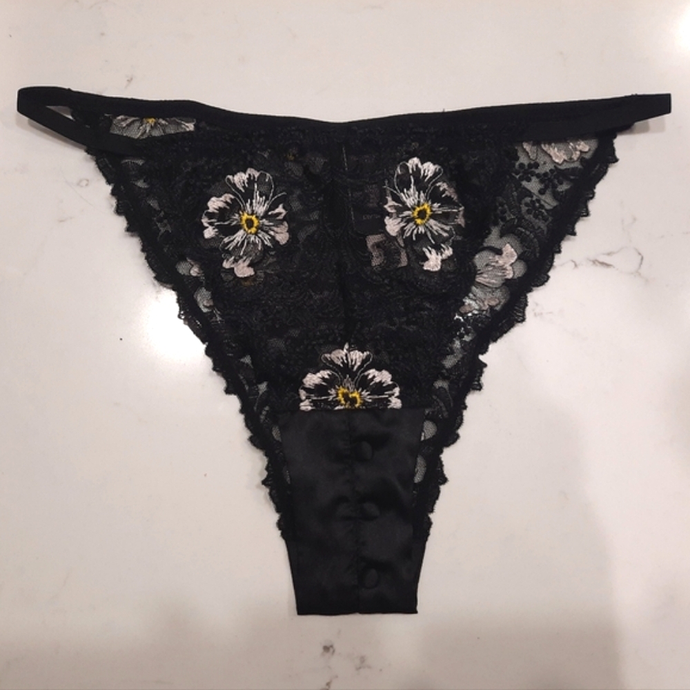 ITSY Lace Lavish PANTY Black DAISY OPEN OUVERT Victorias Secret